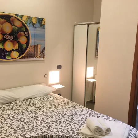 BnB ナポリ ゲストハウス ナポリ