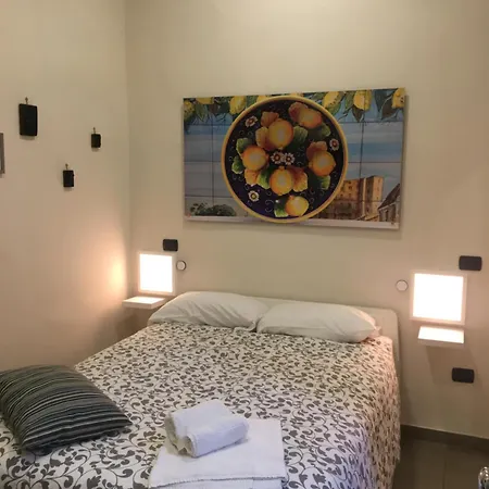 BnB ナポリ ゲストハウス ナポリ